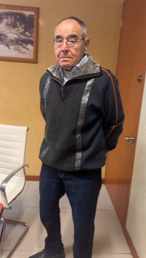 Paciente adulto mayor rehabilitado de hernias de disco cervical